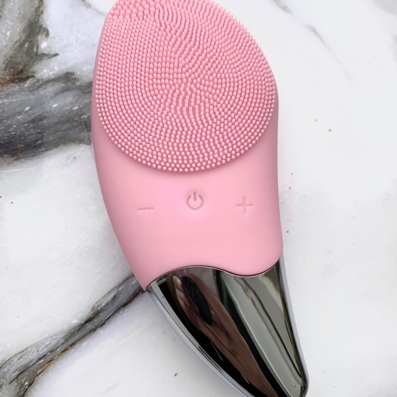 Brand new Face Cleansing Vibrating Brush - Picture 2 of 2